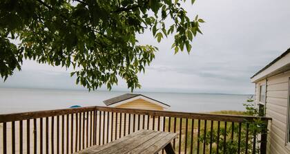 BEACHFRONT COTTAGE IN WASAGA BEACH - SANDPIPER BEACH RESORT - COTTAGE # 9