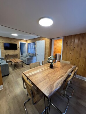 Dining - BEACHFRONT COTTAGE IN WASAGA BEACH - SANDPIPER BEACH RESORT - COTTAGE UNIT # 12 (Wasaga Beach)