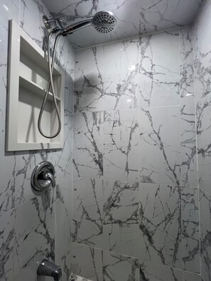 Ensemble baignoire-douche