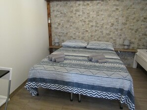 WiFi, bed sheets