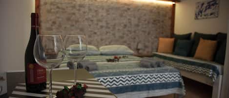 WiFi, bed sheets