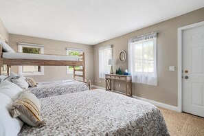 3 chambres, fer et planche à repasser, accès Internet, draps fournis