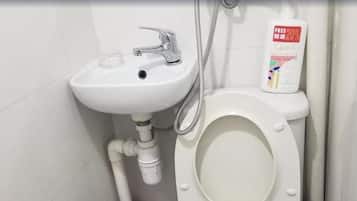 Standard Double Room | Bathroom | Rainfall showerhead, free toiletries, hair dryer, slippers