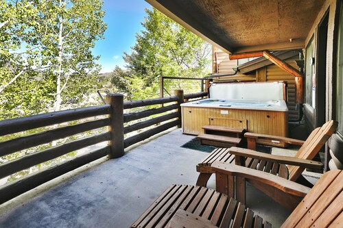 Walk to Deer Valley's Snow Park Lodge-Hot Tub Managed by Park City Lodging