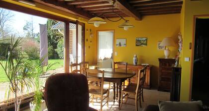 very calm and charming house. Ideal to spend a very relaxing momennt