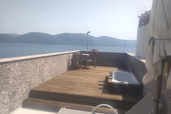Deluxe Triple Room, Jetted Tub | Minibar, in-room safe, soundproofing, WiFi (free)
