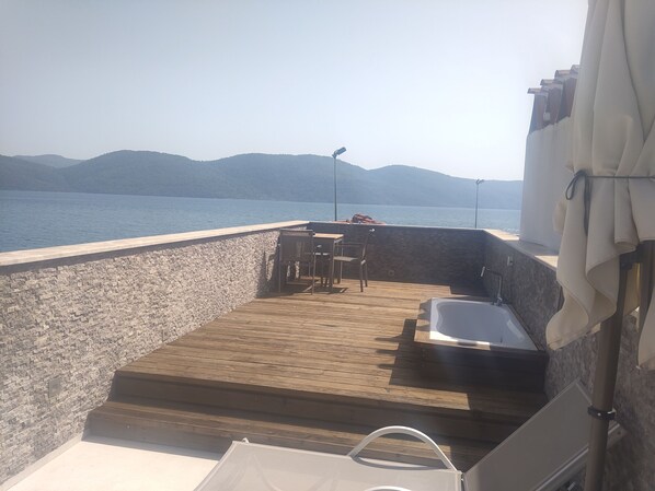 Minibar, caja de seguridad en la habitación y sistema de insonorización 