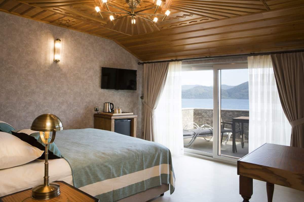 Minibar, in-room safe, soundproofing, free WiFi