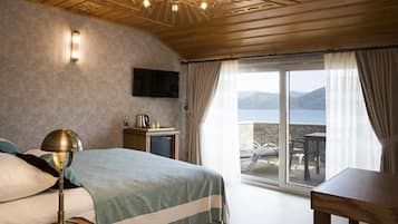 Deluxe Double Room | Minibar, in-room safe, soundproofing, free WiFi