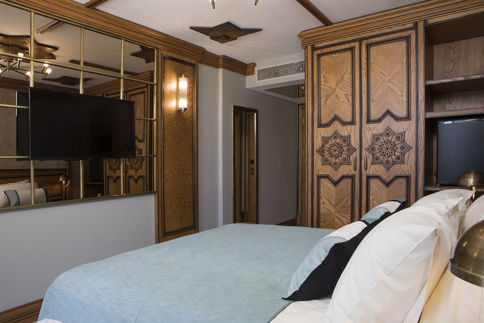 standard double or twin room | minibar, in-room safe, soundproofing, free wifi