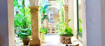 STUNNING VILLA w/Private Terrace & Splash Pool in the Old Town