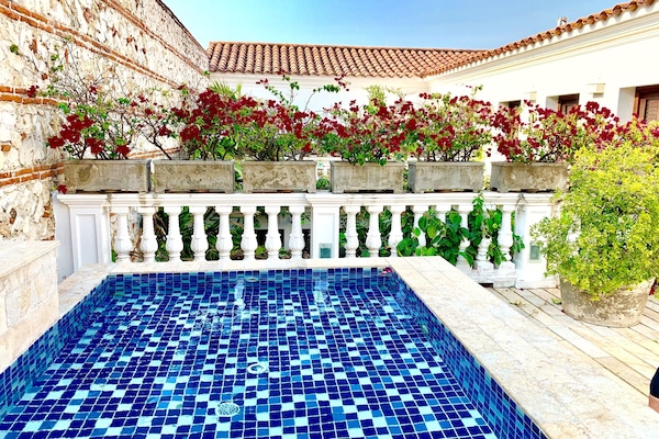 Private Rooftop Terrace with Splash Pool