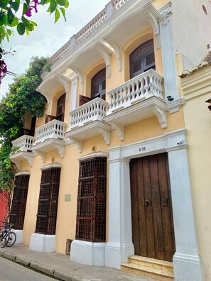 Exterior detail - STUNNING VILLA w/Private Terrace & Splash Pool in the Old Town (Cartagena)