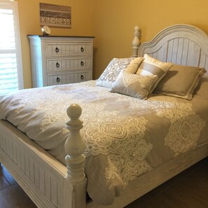 3 bedrooms, iron/ironing board, WiFi, bed sheets - Beautiful, modern home on golf course near South Padre Island (Laguna Vista)