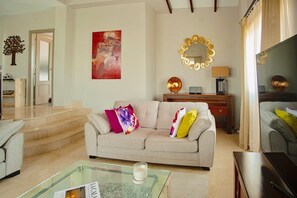 TV, peis og stereoanlegg