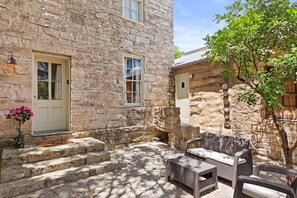 Terrace/patio - Itz Inn Back Courtyard Suite | Sleeps 2 | Next to Hondo's On Main Street (Fredericksburg)