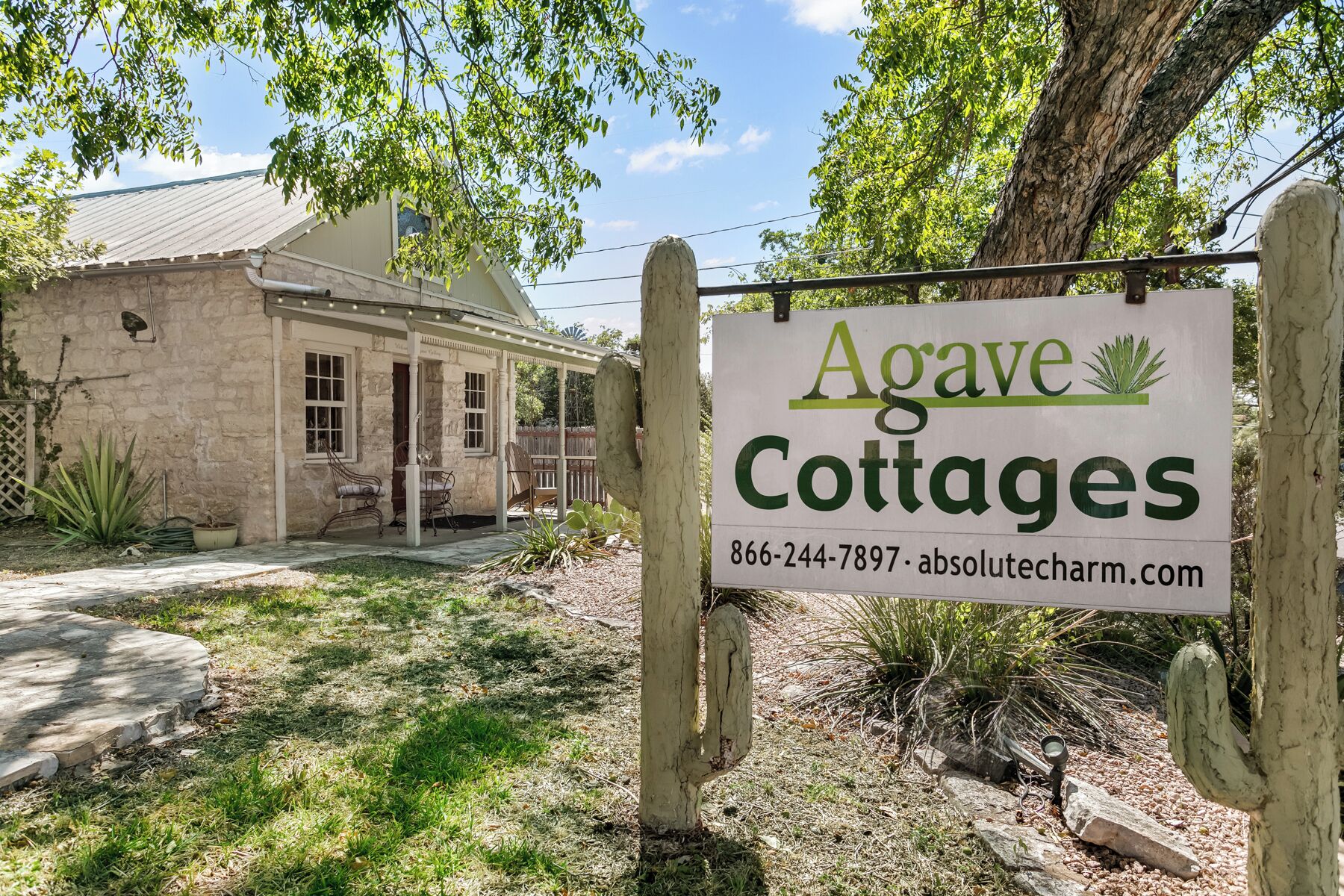 Agave Cottage | Queen Bed | Walk to Main | Shared Outdoor Area