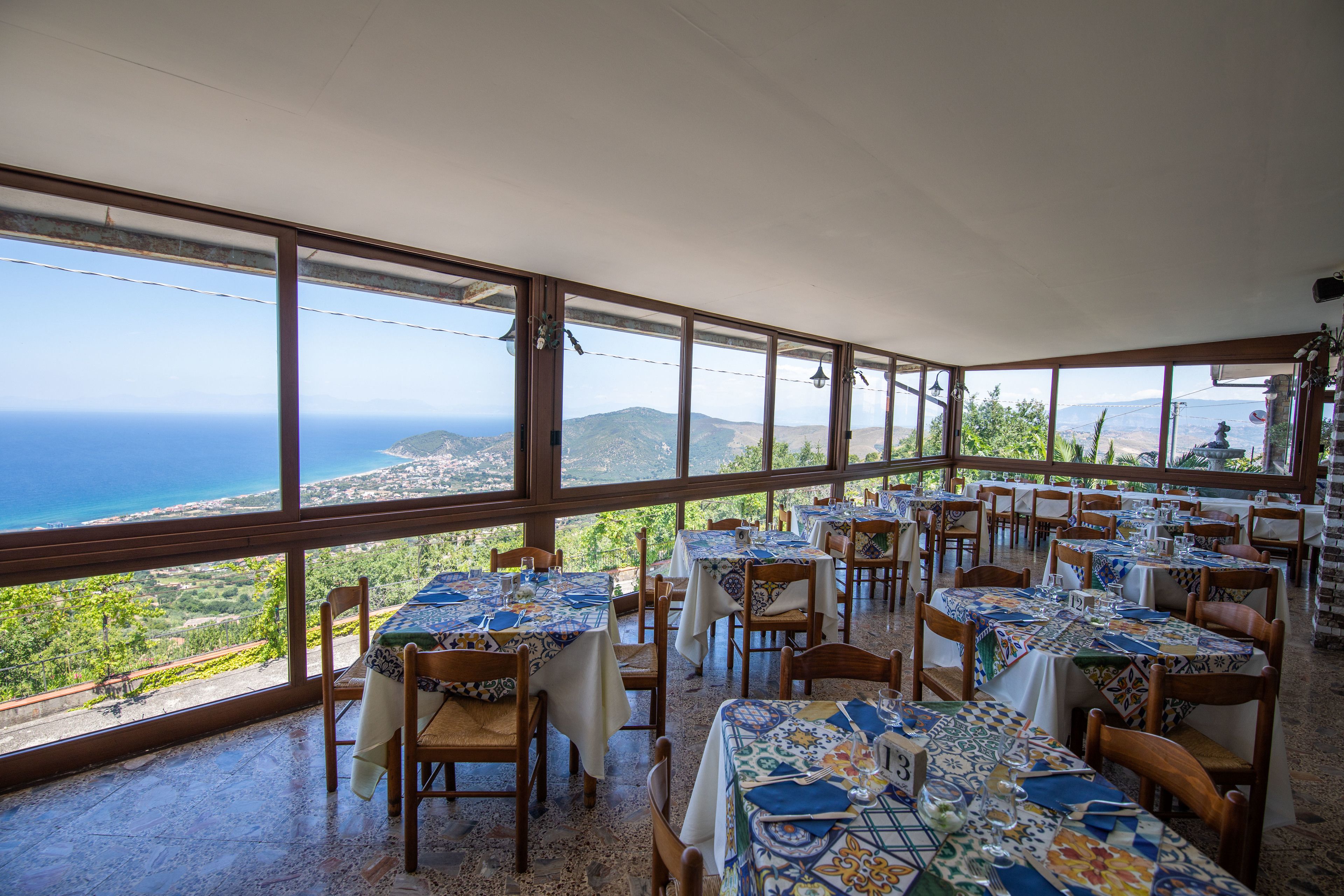 Lunch and dinner served, Italian cuisine