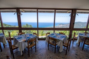 Lunch and dinner served, Italian cuisine - Hotel Ristorante Madonna Della Scala (Castellabate)