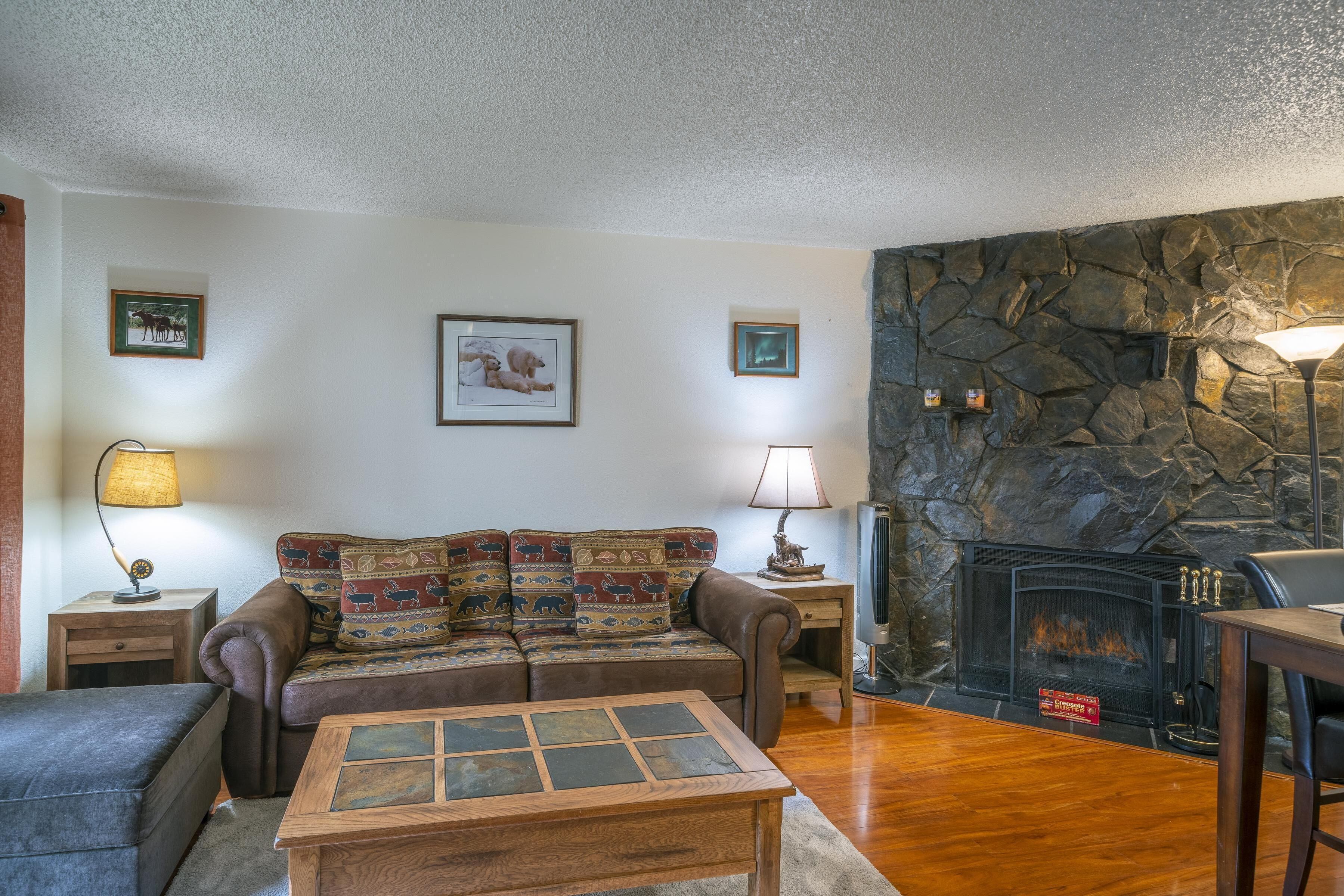Smart TV, fireplace