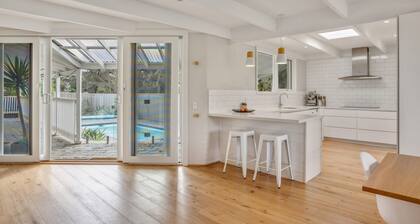 FABULOUS FOAM COASTAL HOLIDAY HOME, SOLAR POOL & ENTERTAINER, BLAIRGOWRIE