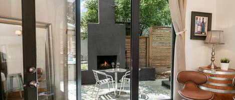 المنشأة من الداخل