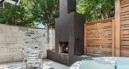 Patio Sisters Teagan Suite | King Bed | Hot Tub | Outdoor Fireplace