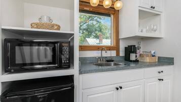 Microwave, dishwasher, coffee/tea maker