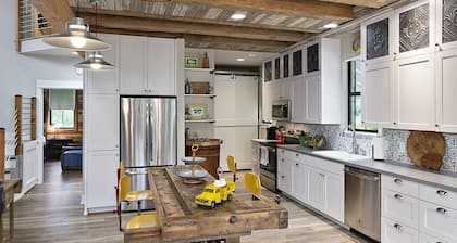 Ehdottomasti viehättävä Riverside Retreat Stonewall, TX, joen upea näköala!