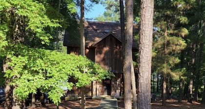 Cypress Bay Cove Lake / Log House
