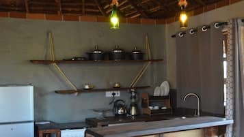 Cottage | Private kitchen | Fridge, microwave, oven, stovetop