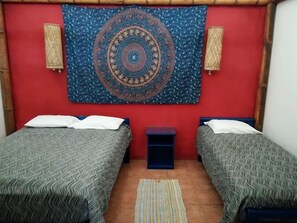 Ferienhütte | 2 Schlafzimmer, Daunenbettdecken, Betten mit Memory-Foam-Matratzen