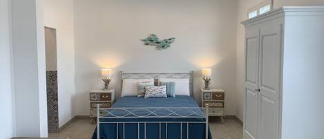 In-room safe, iron/ironing board, bed sheets