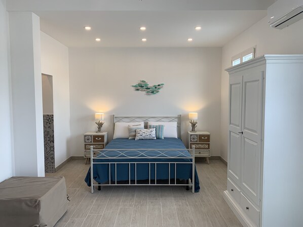 Zimmersafe, Bügeleisen/Bügelbrett, Bettwäsche