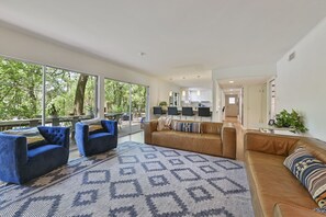 Interior - Reunion House: 6BR/4.5BA midcentury modern gem, 12 minutes from Kyle Field (Bryan)