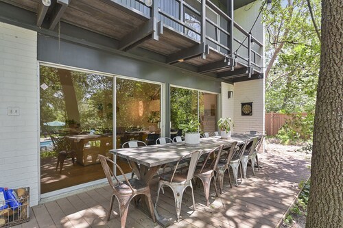 Reunion House: 6BR/4.5BA midcentury modern gem, 12 minutes from Kyle Field