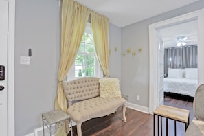 3 bedrooms, memory foam beds, iron/ironing board, travel crib - ☀️Walking Trail☀️XL Fenced Backyard ☀️Cul-de-sac☀️800ft² ☀️💤 Street☀️ (Mission)