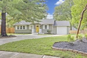 Exterior - ☀️Walking Trail☀️XL Fenced Backyard ☀️Cul-de-sac☀️800ft² ☀️💤 Street☀️ (Mission)