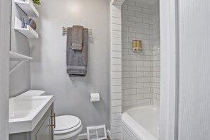 Combined shower/bathtub, hair dryer, towels, soap