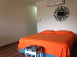 1 室のベッドルーム、アイロン / アイロン台、WiFi (無料)、ベッドシーツ