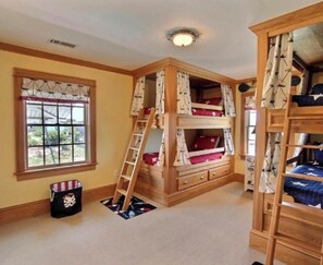 6 bedrooms, desk, iron/ironing board, free WiFi - Experience the magic of Corolla - Ocean Views 6 bedroom cottage steps to beach (Corolla)