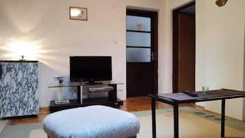 TV, caminetto, tavolo da ping pong