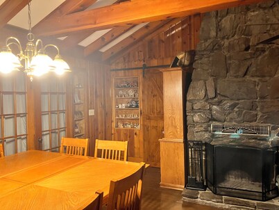 Lg Family Suite 3 king br & 3 bath; MAX 6 ppl. 1-3 bsmt br extra fee, ask 