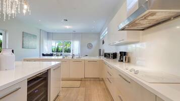 Kühlschrank, Ofen, Herdplatte, Geschirrspüler