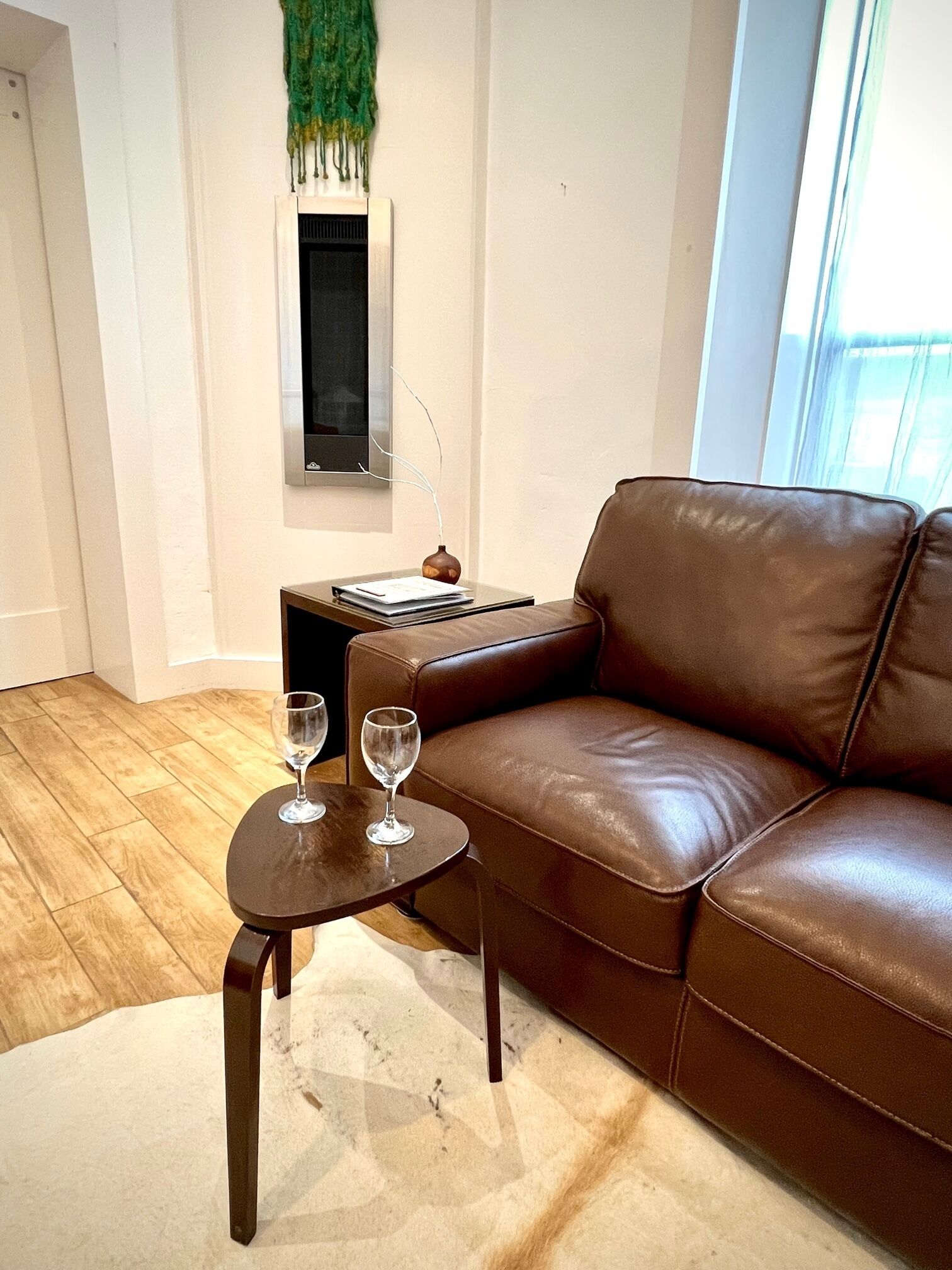 Smart TV, fireplace, DVD player