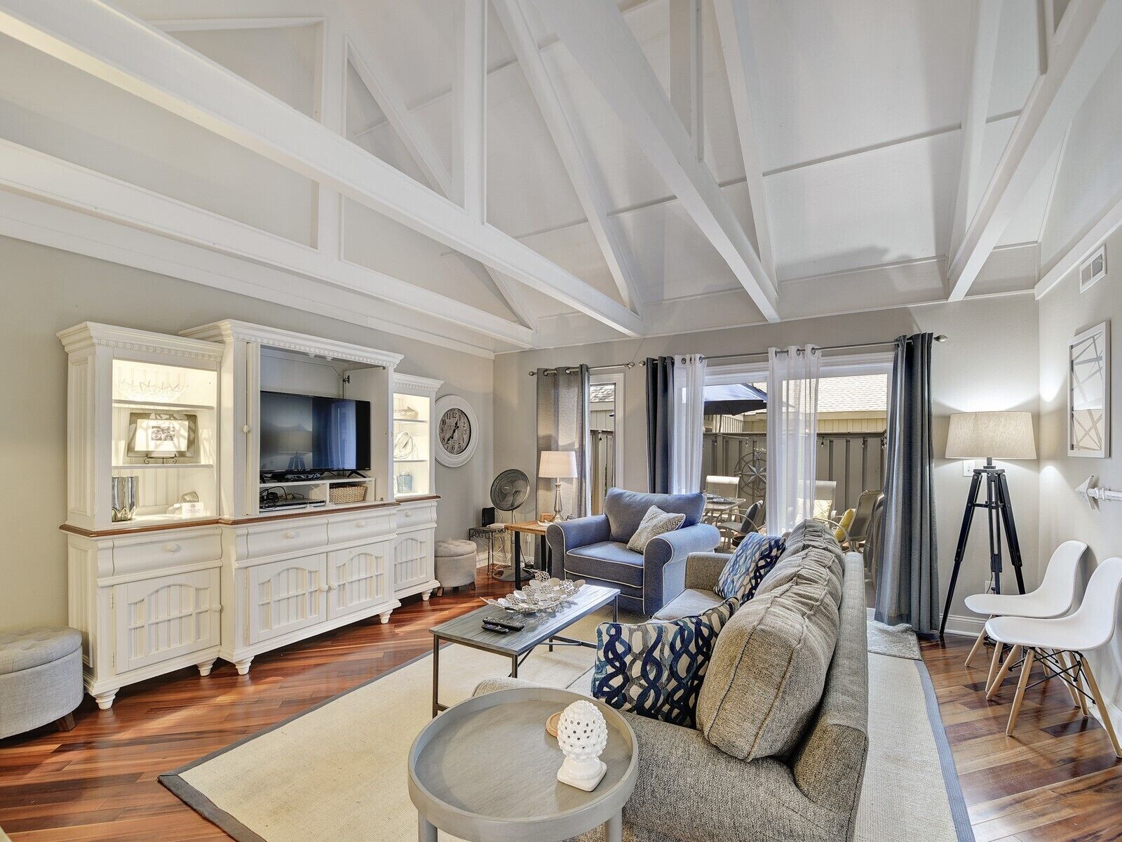 Télévision, chaîne hi-fi