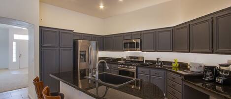 Refrigerador, microondas, horno, placa de cocina