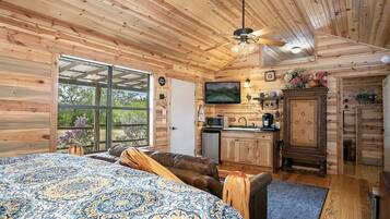 Silitysrauta/-lauta, ilmainen Wi-Fi, vuodevaatteet