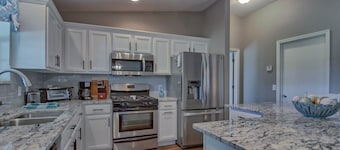 Beautiful Golf Front 3-2. All New Inside !!  Cable , WI-FI and Golf Cart !!