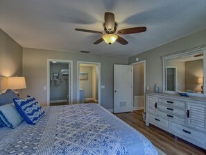 3 bedrooms, iron/ironing board, WiFi, bed sheets - Beautiful Golf Front 3-2 on Glenview. Cable , WI-FI , Passes and Golf Cart !! (The Villages)
